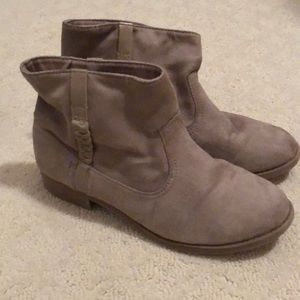 Slouchy tan ankle boots from Pacsun